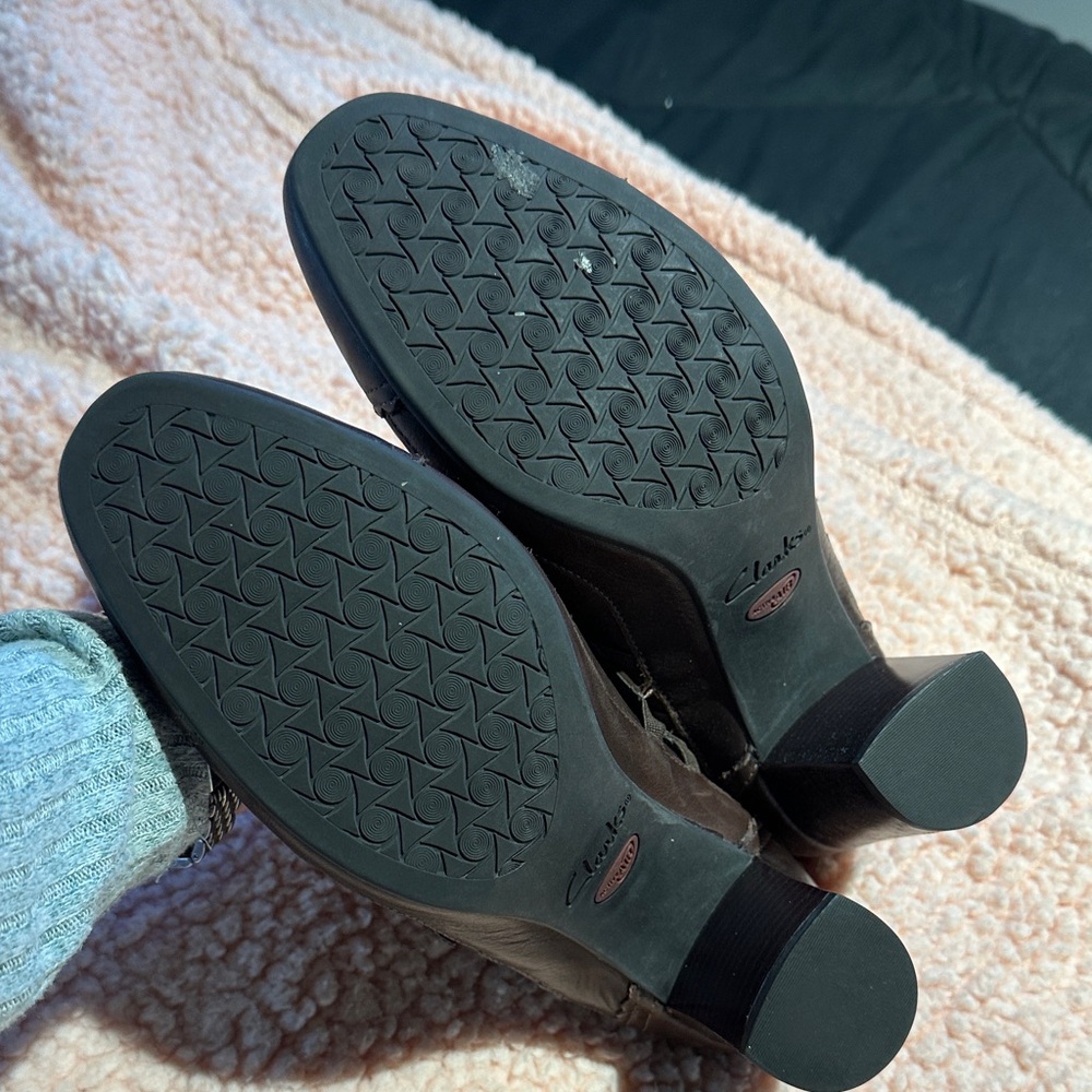 Clarks Brown Leather Heels - Picture 15 of 16